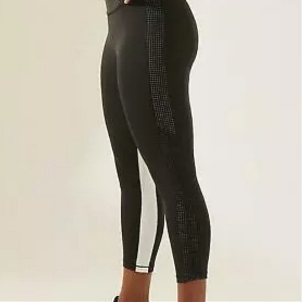 Athleta Black&White HIIT IT Mesh Capri Leggings Sz S Athleisure Activewear